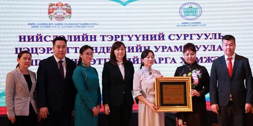 Нийслэлийн тэргүүний сургууль, цэцэрлэгийг шалгарууллаа